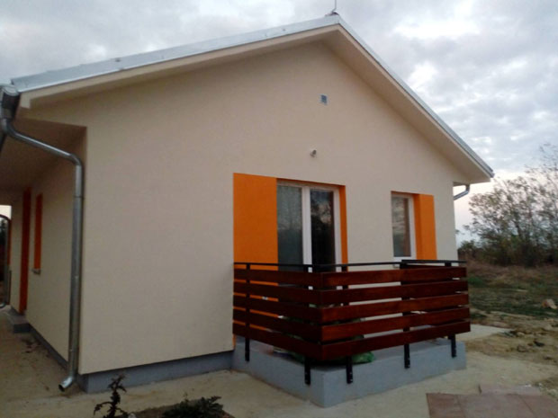 ПРЕСТАО ЖАЛ ЗА МАХАЛОМ: Ромске породице се адаптирале на нове куће